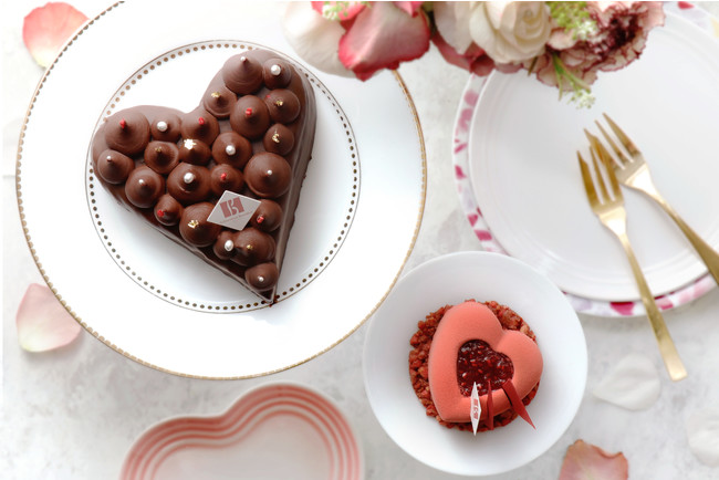 フランス・リヨンのパティシエ「セバスチャン・ブイエ」に、ショコラの優しい口どけを味わうハート形のバレンタイン限定ケーキが登場