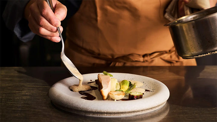 白金高輪のモダンビストロノミー”Sillage”、クラフトジン”HOLON”とのペアリングディナーを2026年1月15日に開催